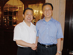 十九屆中共中央政治局常委韓正與周海江握手合影